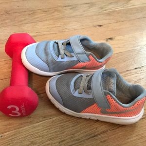 Size 9 Girls (toddler) Nike sneakers
